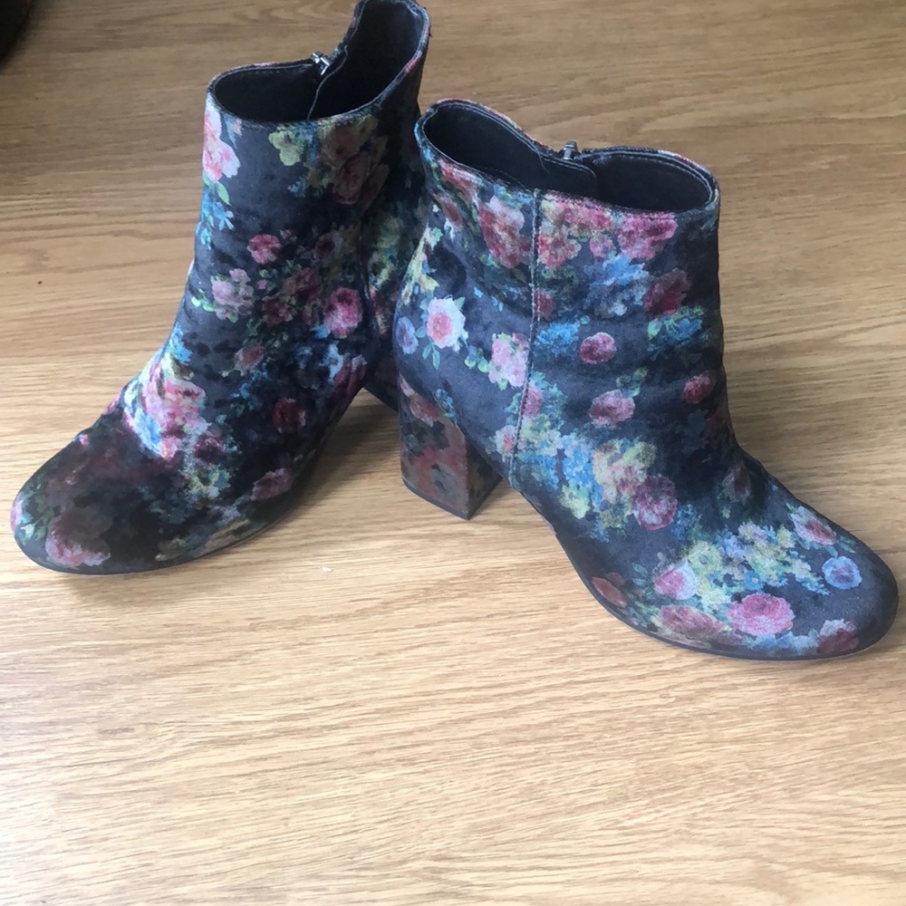 Velvet flowered ankle boots
